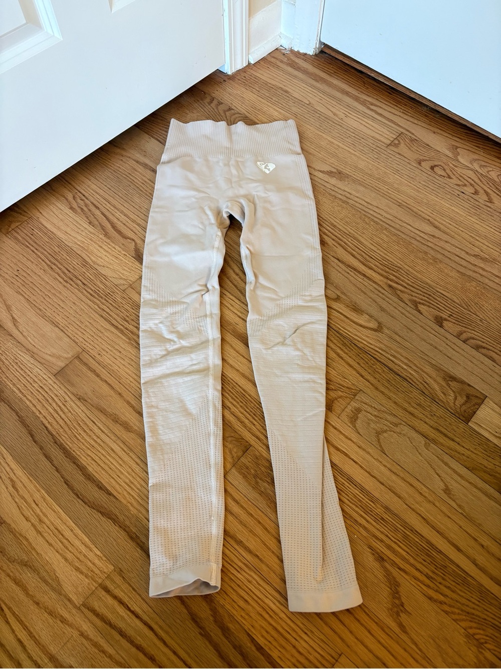 Women’s best pale pink leggings.